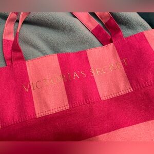 VS Tote